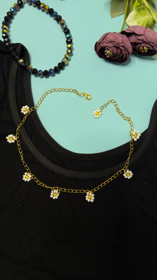 Daisy flower necklace