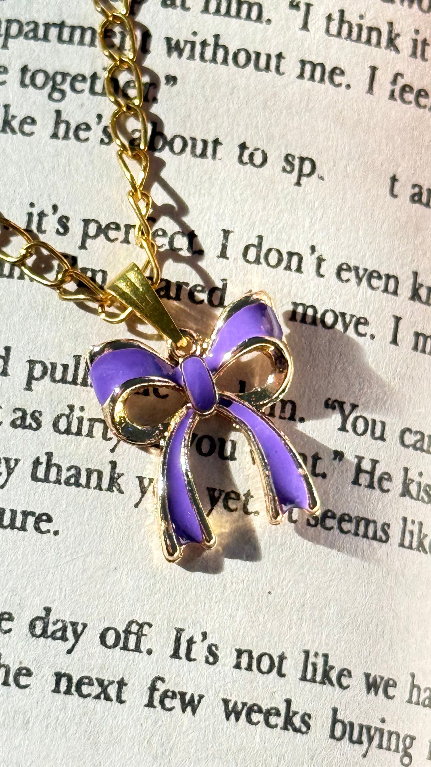 Bow necklace